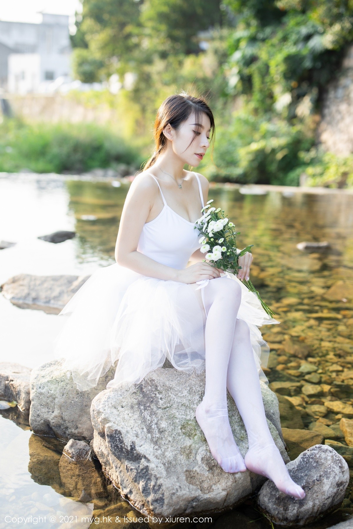 Jpxgyw.com_[MyGirl美媛馆]Vol.601_模特vetiver嘉宝贝儿长三角旅拍户外洁白芭蕾服饰湿身诱惑写真85P