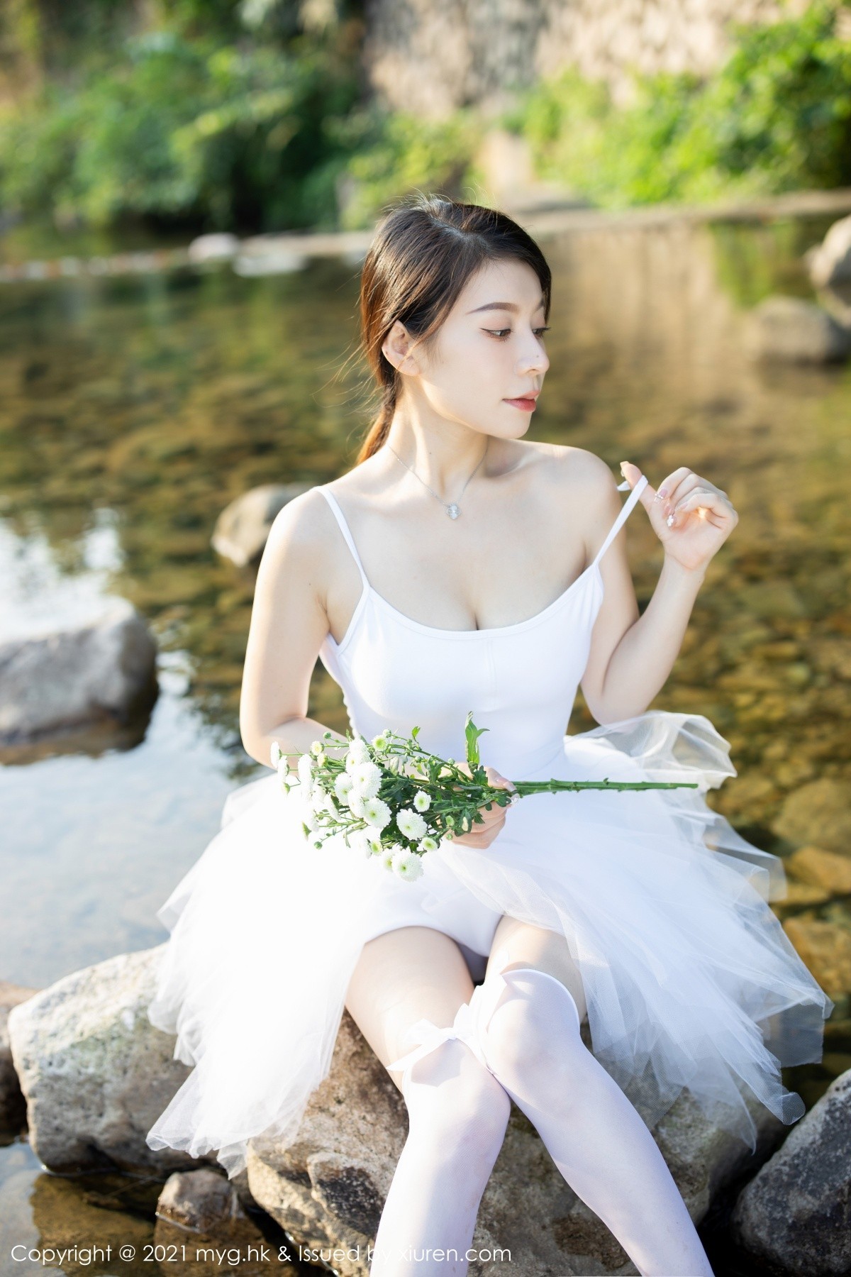 Jpxgyw.com_[MyGirl美媛馆]Vol.601_模特vetiver嘉宝贝儿长三角旅拍户外洁白芭蕾服饰湿身诱惑写真85P
