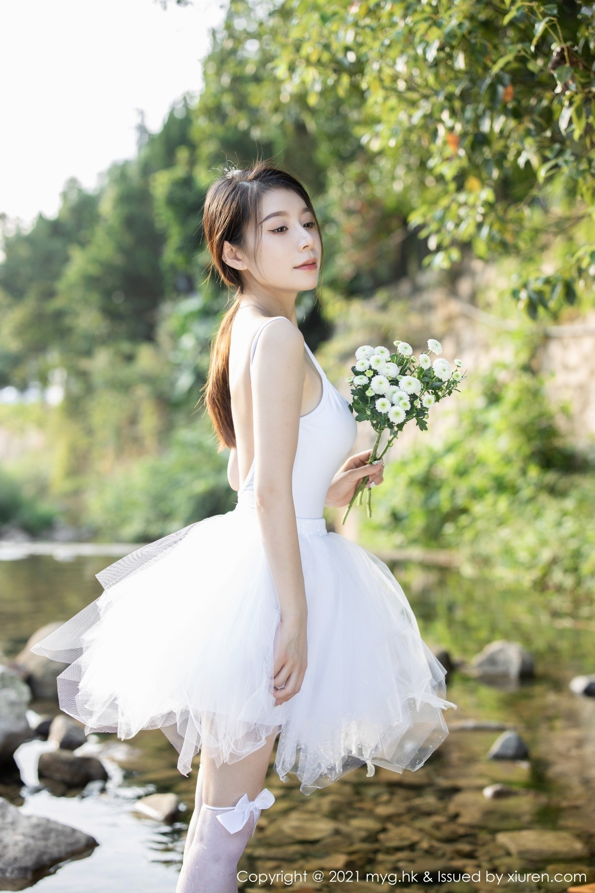 Jpxgyw.com_[MyGirl美媛馆]Vol.601_模特vetiver嘉宝贝儿长三角旅拍户外洁白芭蕾服饰湿身诱惑写真85P