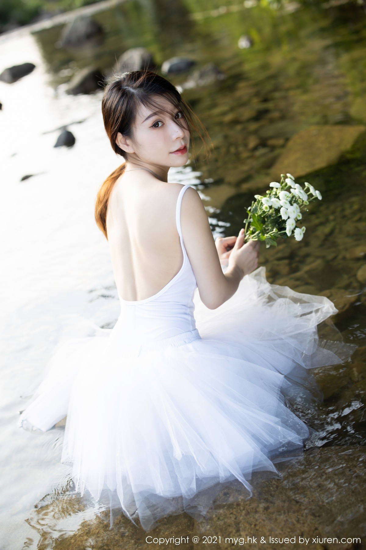 Jpxgyw.com_[MyGirl美媛馆]Vol.601_模特vetiver嘉宝贝儿长三角旅拍户外洁白芭蕾服饰湿身诱惑写真85P