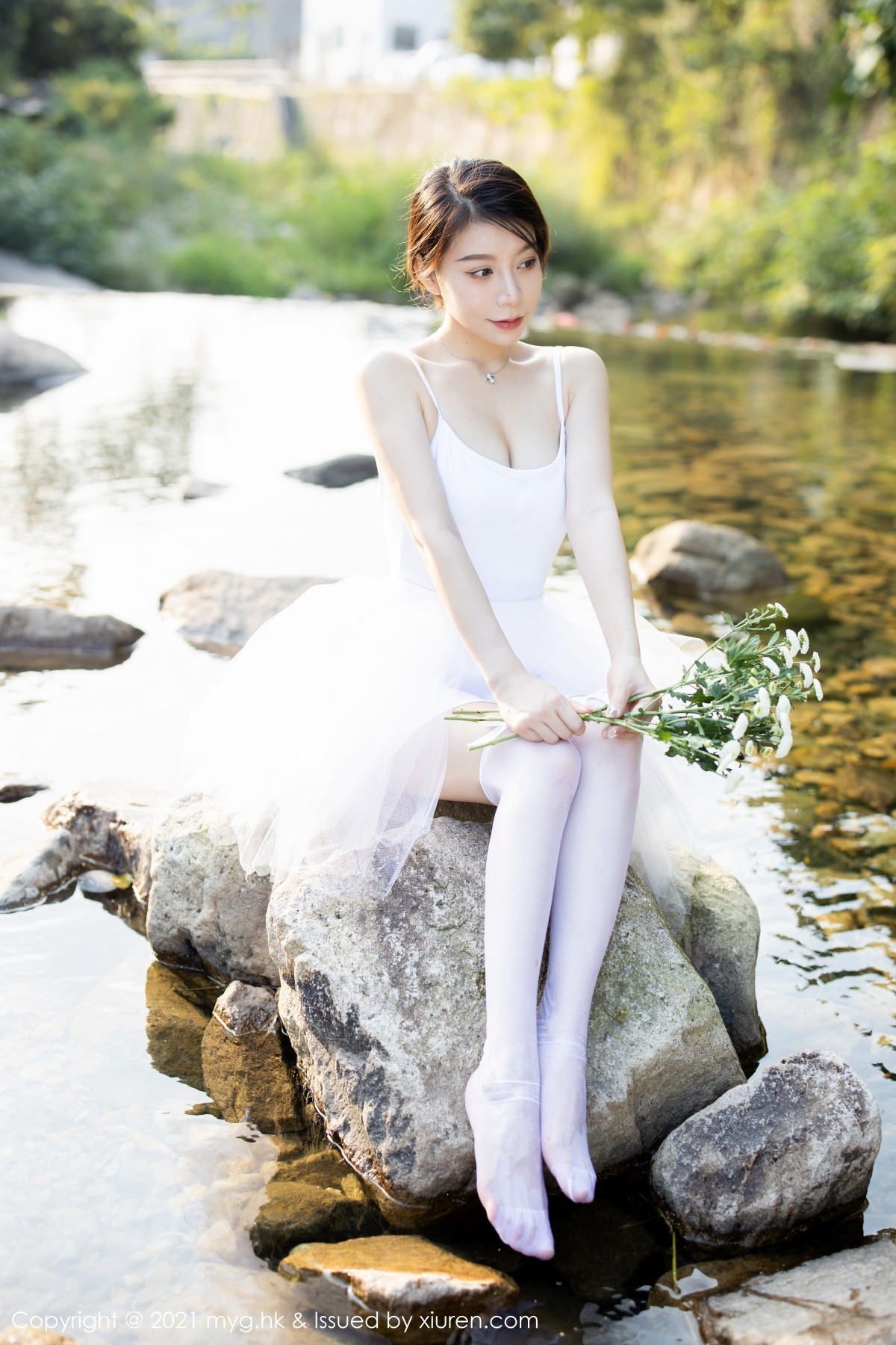 Jpxgyw.com_[MyGirl美媛馆]Vol.601_模特vetiver嘉宝贝儿长三角旅拍户外洁白芭蕾服饰湿身诱惑写真85P