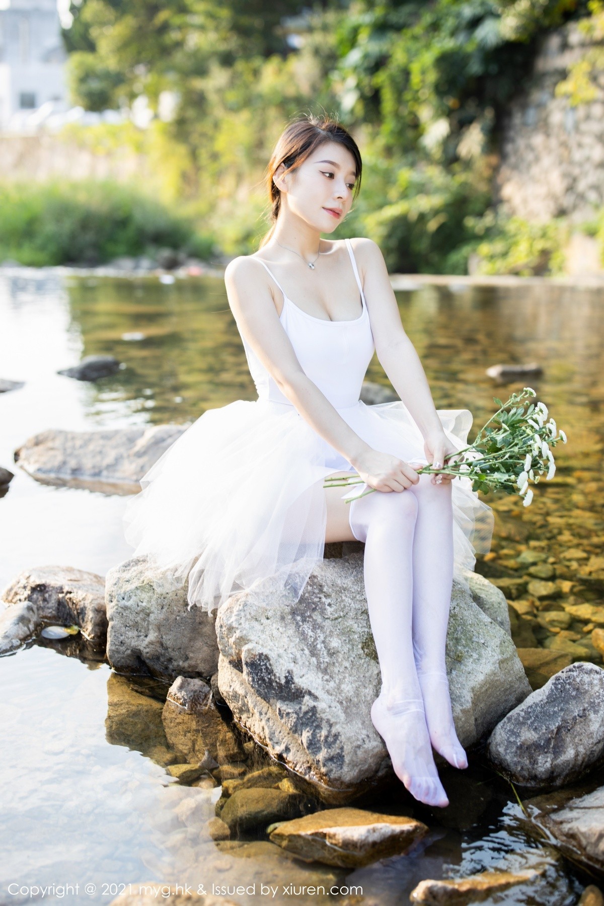 Jpxgyw.com_[MyGirl美媛馆]Vol.601_模特vetiver嘉宝贝儿长三角旅拍户外洁白芭蕾服饰湿身诱惑写真85P