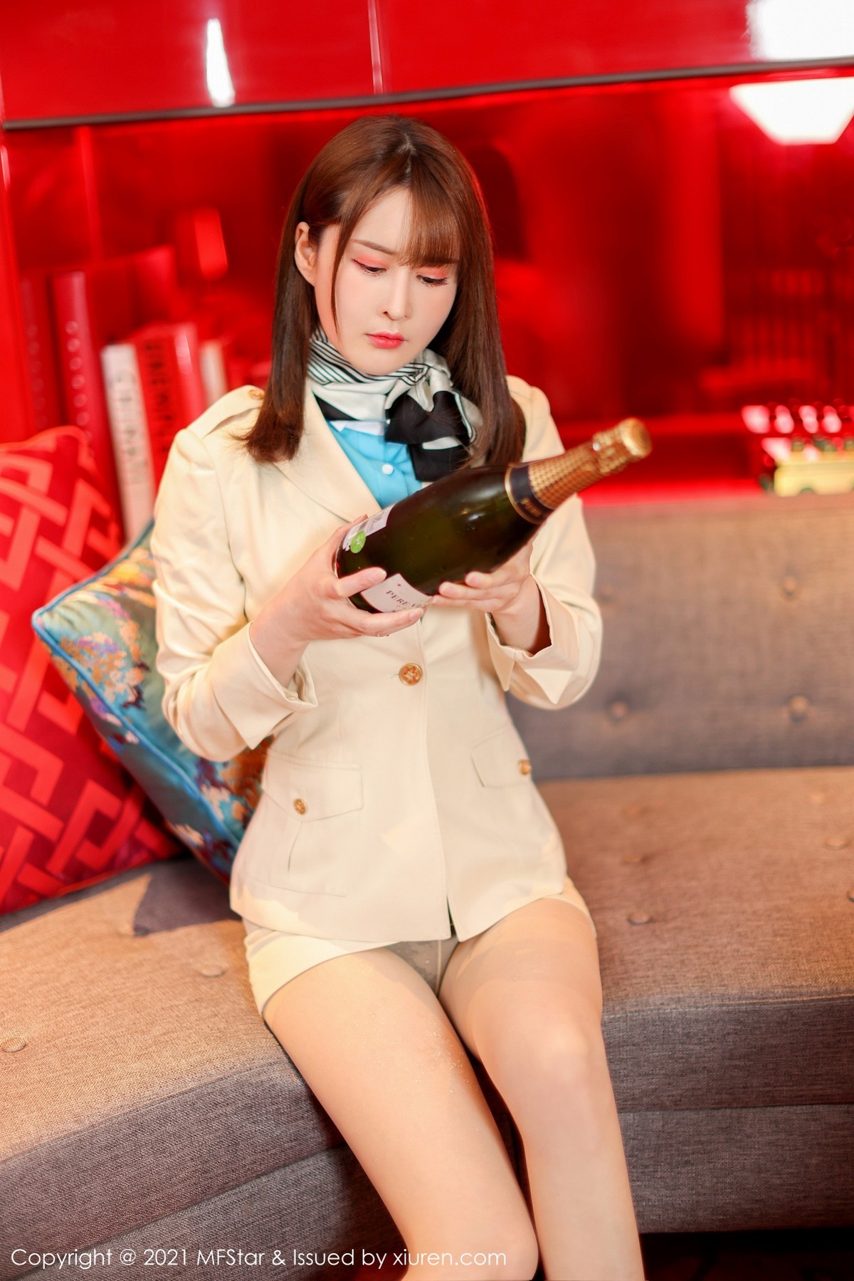 Jpxgyw.com_[MFStar模范学院]Vol.534_模特蔡文钰Abby职业装OL主题露肉丝裤袜秀翘臀美腿诱惑写真50P