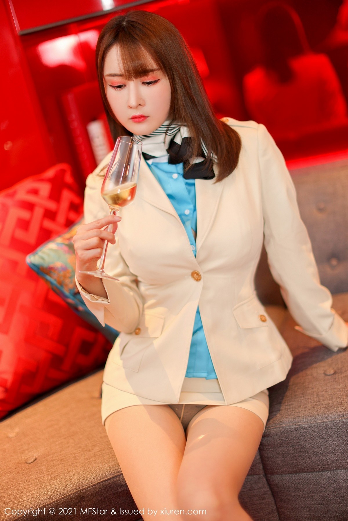Jpxgyw.com_[MFStar模范学院]Vol.534_模特蔡文钰Abby职业装OL主题露肉丝裤袜秀翘臀美腿诱惑写真50P