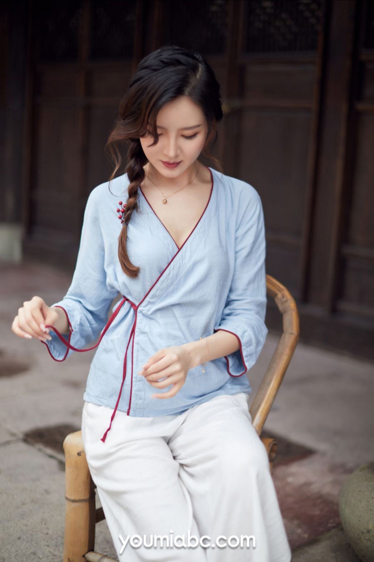 Jpxgyw.com_[YouMi尤蜜]Vol.724_模特黄金宝儿私房剧情主题民国风服饰半脱秀火辣身材诱惑写真55P