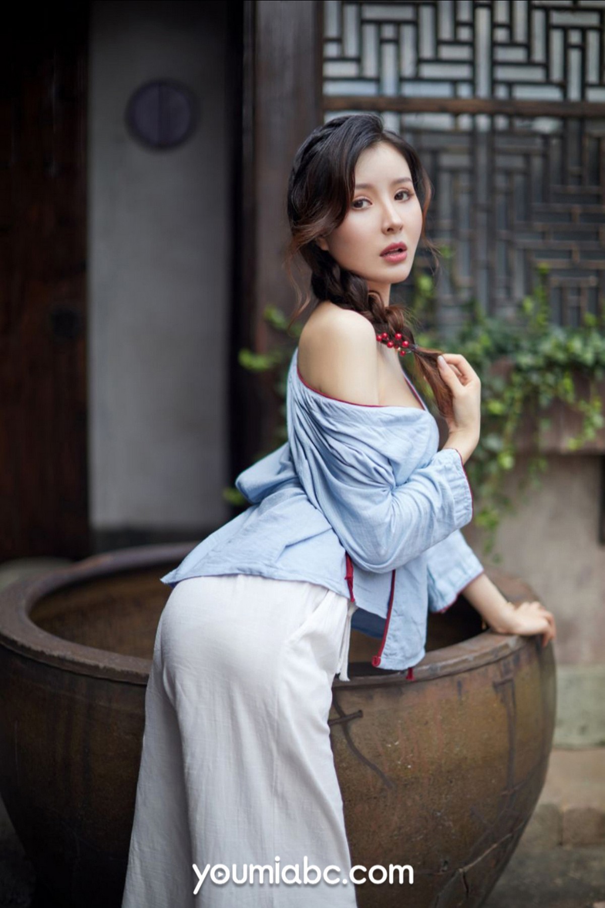 Jpxgyw.com_[YouMi尤蜜]Vol.724_模特黄金宝儿私房剧情主题民国风服饰半脱秀火辣身材诱惑写真55P