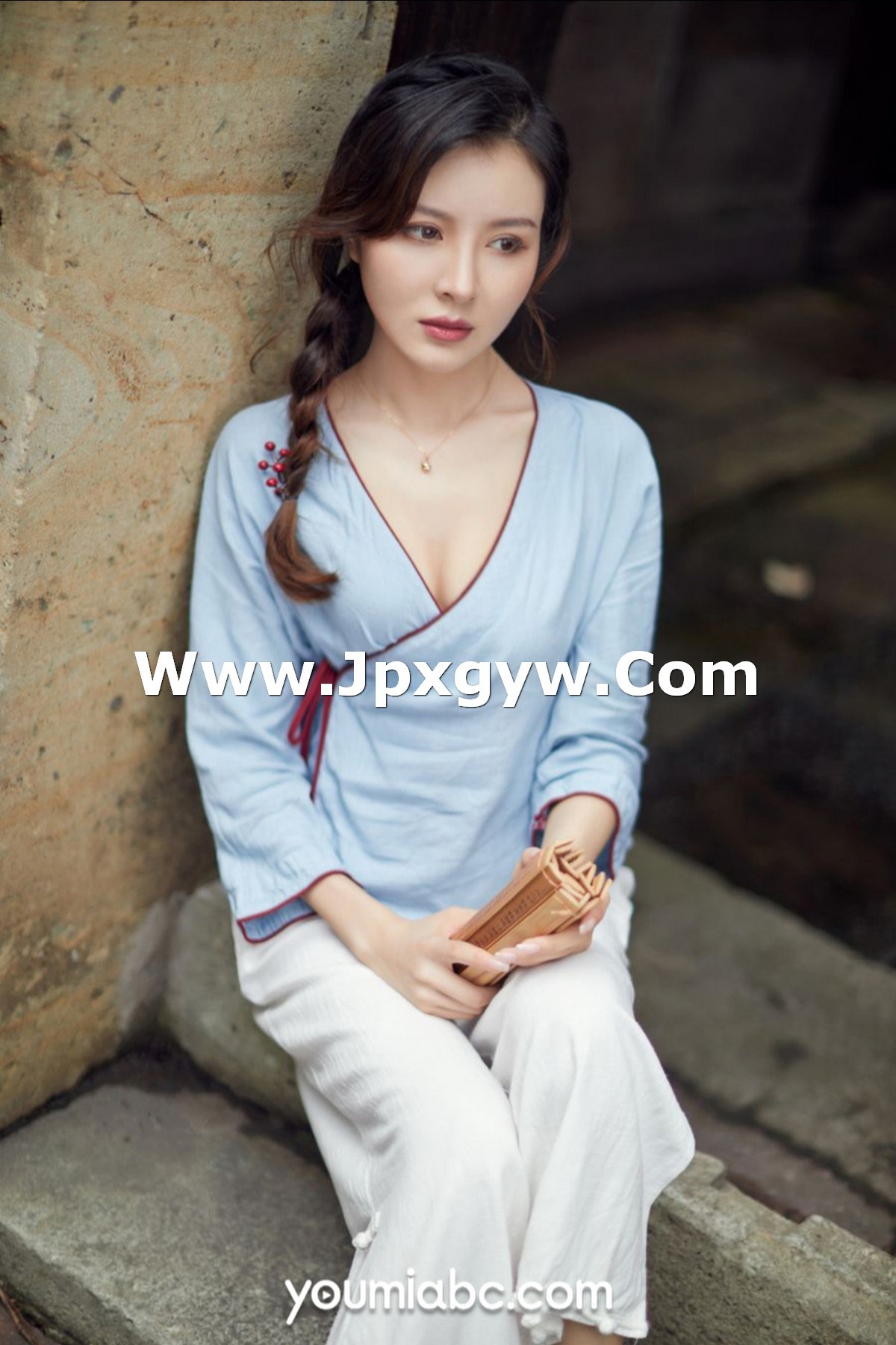 Jpxgyw.com_[YouMi尤蜜]Vol.724_模特黄金宝儿私房剧情主题民国风服饰半脱秀火辣身材诱惑写真55P