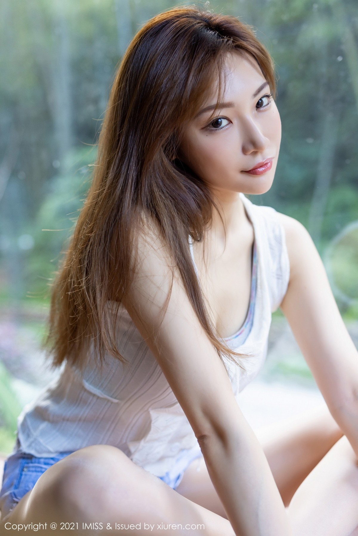 Jpxgyw.com_[IMISS爱蜜社]Vol.638_女神小狐狸Kathryn心愿旅拍超A牛仔短裤秀翘臀美腿诱惑写真64P