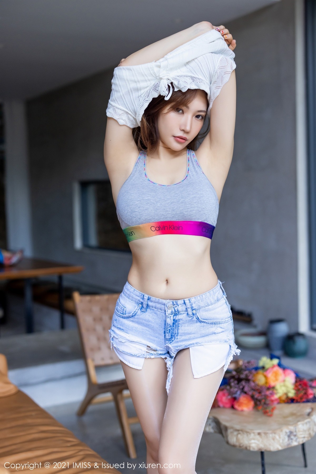 Jpxgyw.com_[IMISS爱蜜社]Vol.638_女神小狐狸Kathryn心愿旅拍超A牛仔短裤秀翘臀美腿诱惑写真64P
