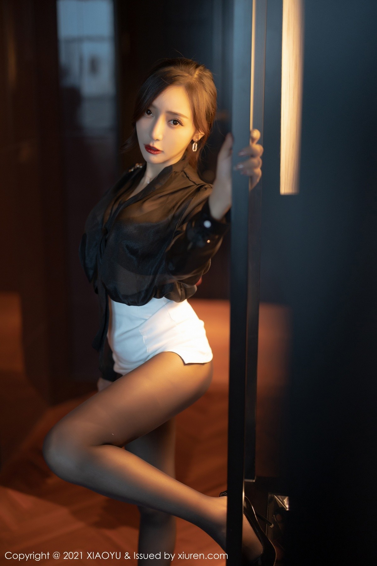 Jpxgyw.com_[XiaoYu画语界]Vol.632_女神王馨瑶yanni典雅都市OL主题黑色内衣配黑丝裤袜诱惑写真80P