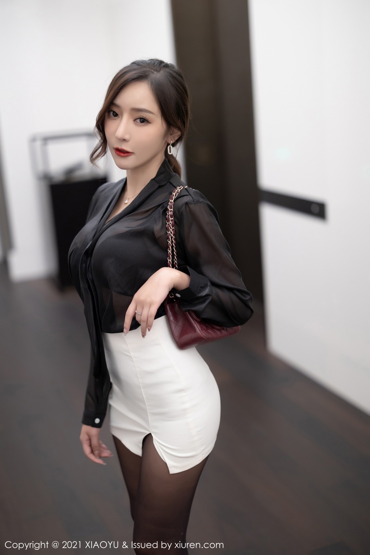 Jpxgyw.com_[XiaoYu画语界]Vol.632_女神王馨瑶yanni典雅都市OL主题黑色内衣配黑丝裤袜诱惑写真80P