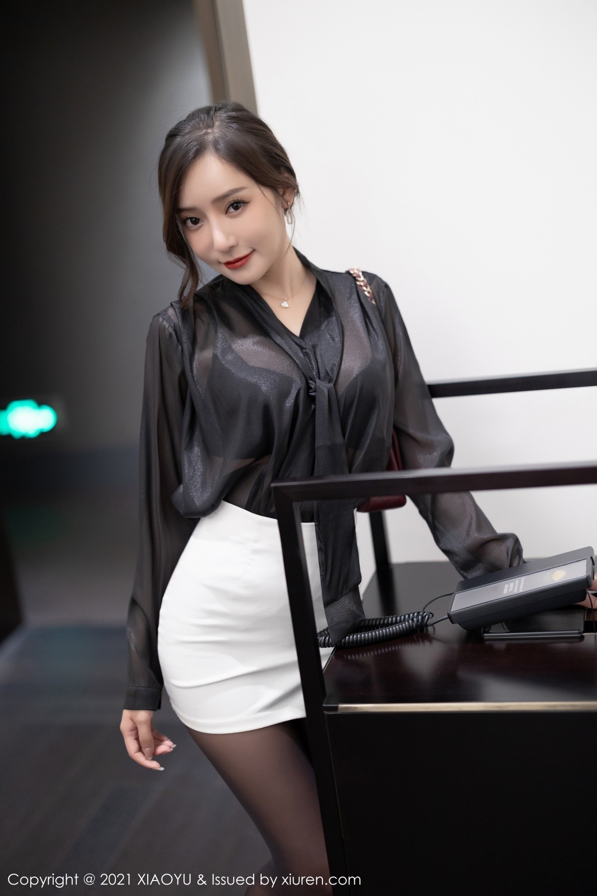 Jpxgyw.com_[XiaoYu画语界]Vol.632_女神王馨瑶yanni典雅都市OL主题黑色内衣配黑丝裤袜诱惑写真80P