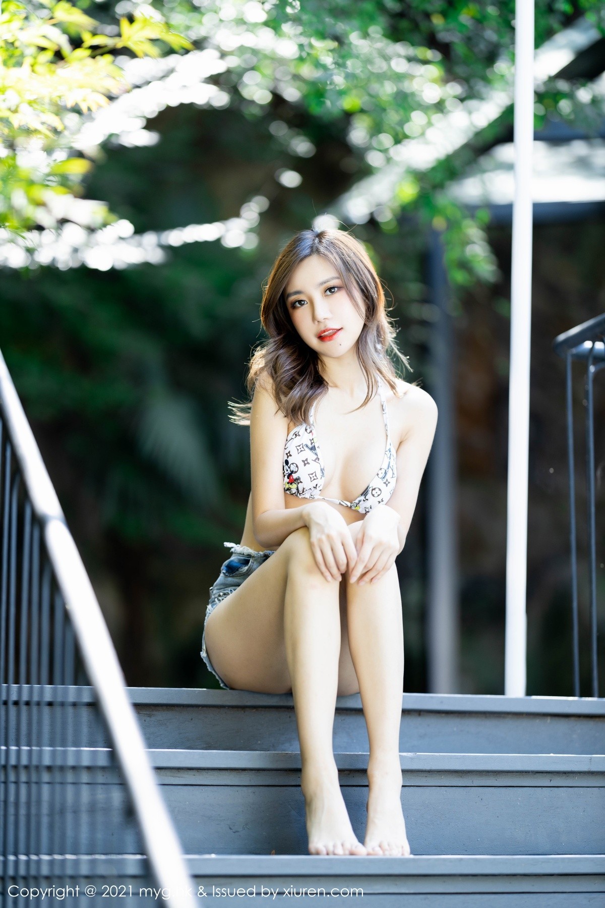 Jpxgyw.com_[MyGirl美媛馆]Vol.604_女神绮里嘉Carina长三角旅拍户外比基尼秀完美身材诱惑写真70P