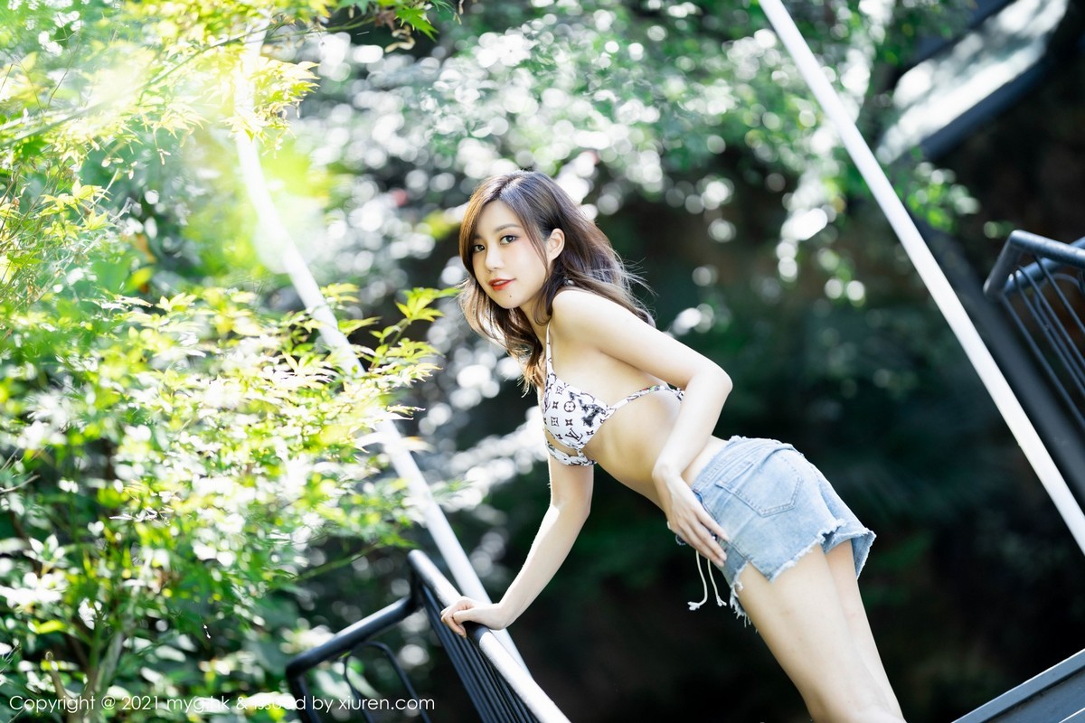 Jpxgyw.com_[MyGirl美媛馆]Vol.604_女神绮里嘉Carina长三角旅拍户外比基尼秀完美身材诱惑写真70P