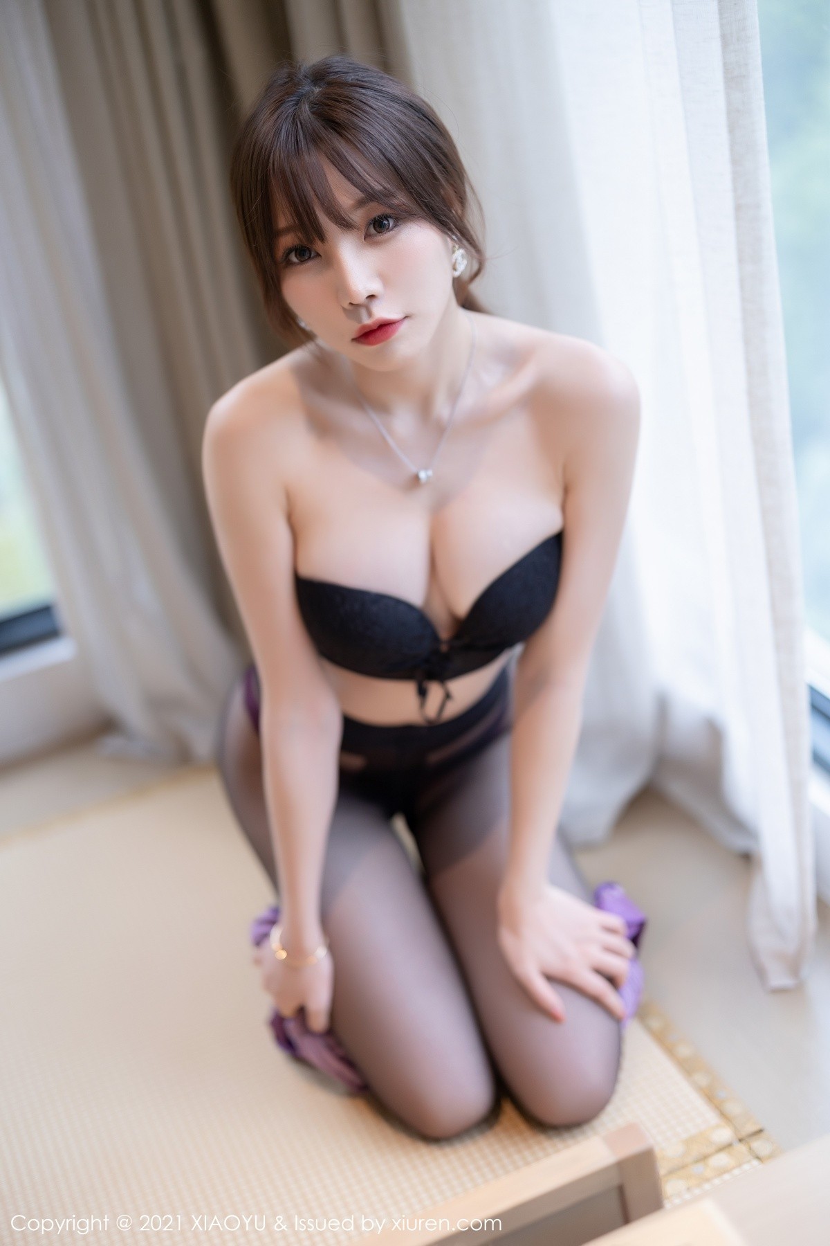 Jpxgyw.com_[XiaoYu画语界]Vol.634_女神芝芝Booty紫色长裙配开档黑丝裤袜秀翘臀美腿诱惑写真100P