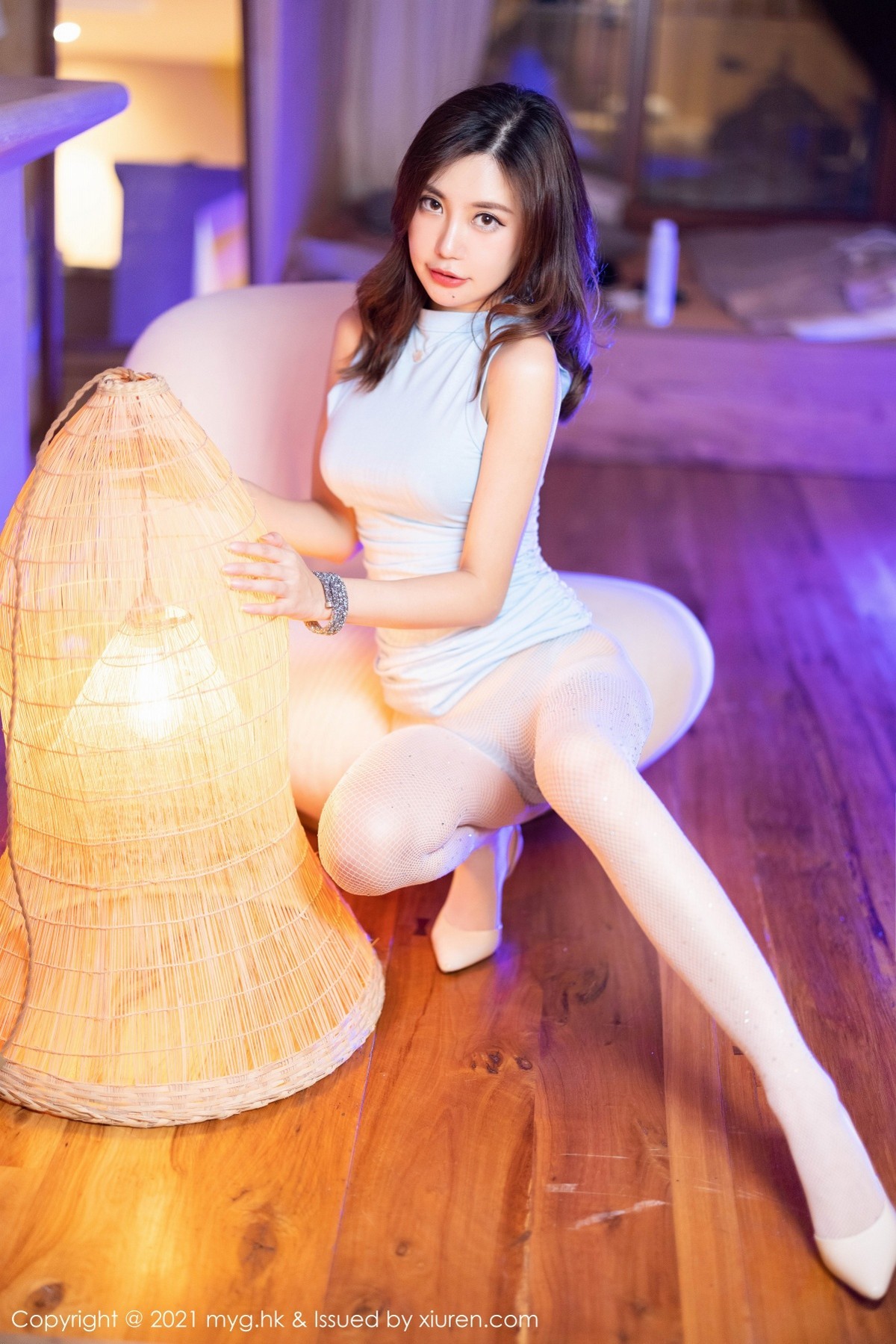Jpxgyw.com_[MyGirl美媛馆]Vol.606_女神绮里嘉Carina长三角旅拍典雅多姿礼裙配网袜极致魅惑写真70P