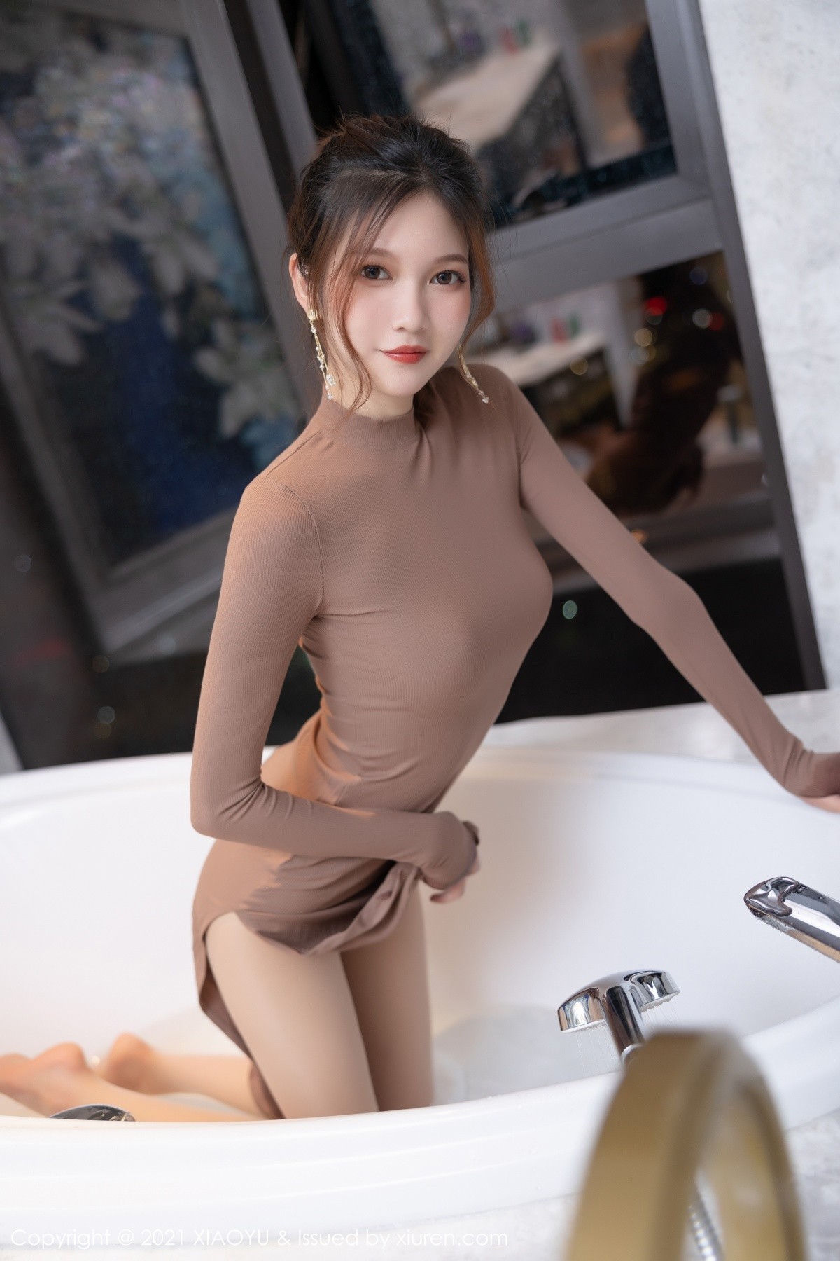 Jpxgyw.com_[XiaoYu画语界]Vol.636_模特程程程私房典雅长裙半撩露超薄无内肉丝裤袜极致诱惑写真79P