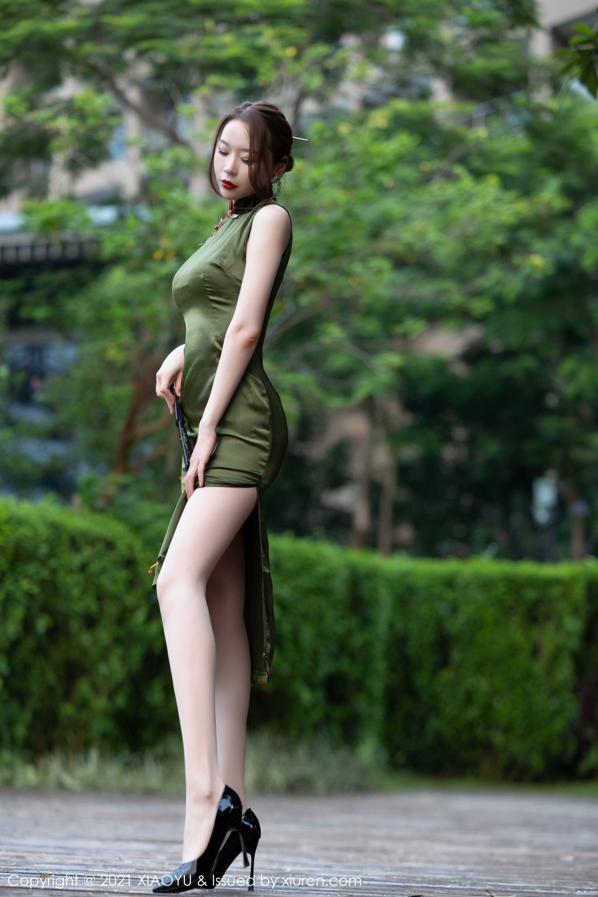 Jpxgyw.com_[XiaoYu画语界]Vol.637_模特梦心月私房浴室脱韵味旗袍露鲜红诱人肚兜惹火诱惑写真88P