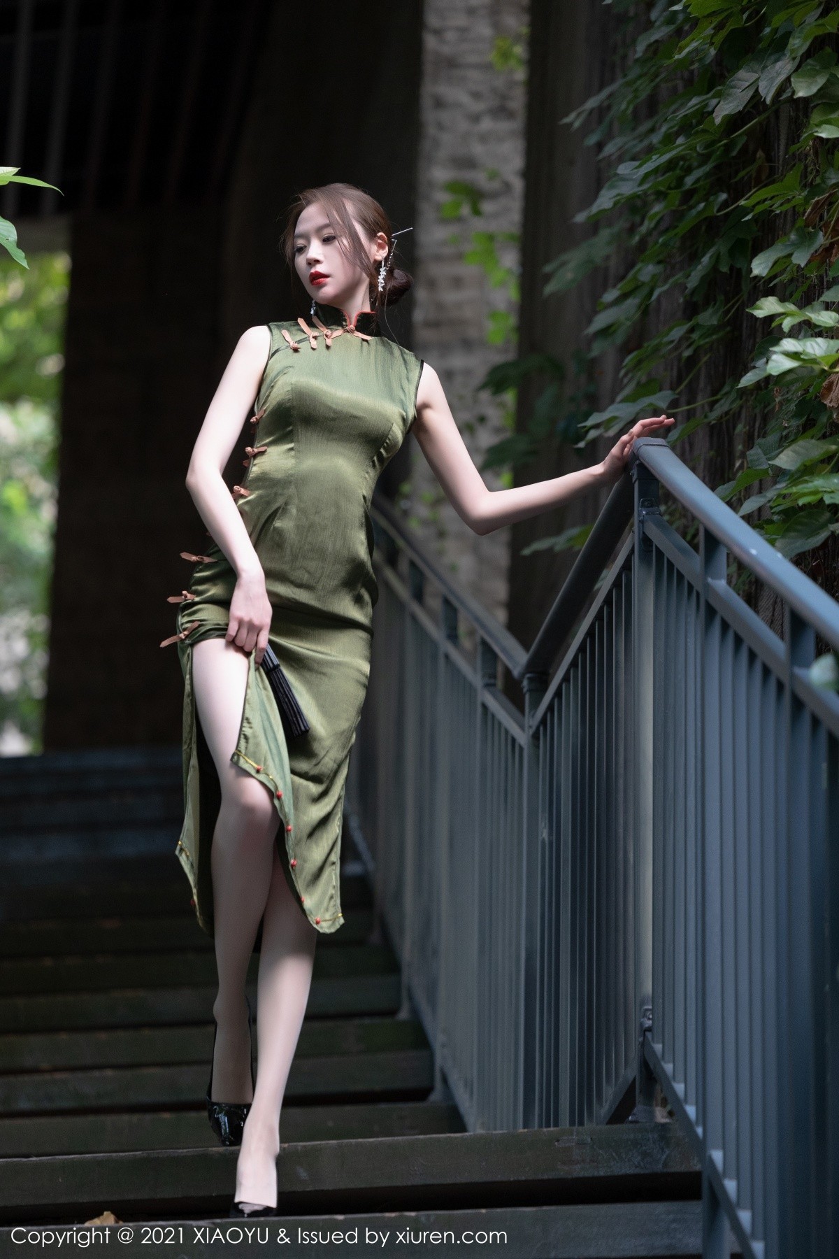 Jpxgyw.com_[XiaoYu画语界]Vol.637_模特梦心月私房浴室脱韵味旗袍露鲜红诱人肚兜惹火诱惑写真88P