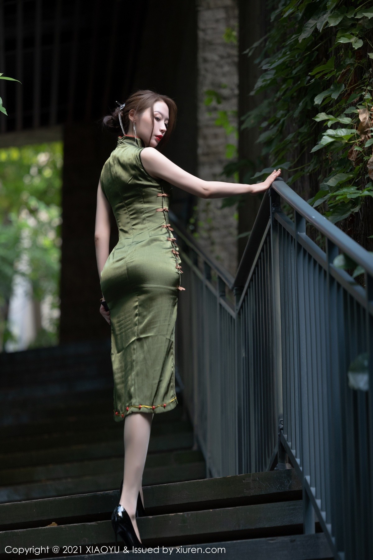 Jpxgyw.com_[XiaoYu画语界]Vol.637_模特梦心月私房浴室脱韵味旗袍露鲜红诱人肚兜惹火诱惑写真88P