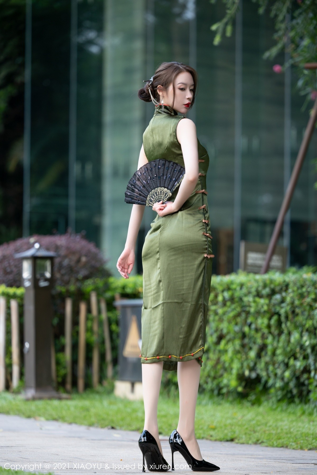 Jpxgyw.com_[XiaoYu画语界]Vol.637_模特梦心月私房浴室脱韵味旗袍露鲜红诱人肚兜惹火诱惑写真88P