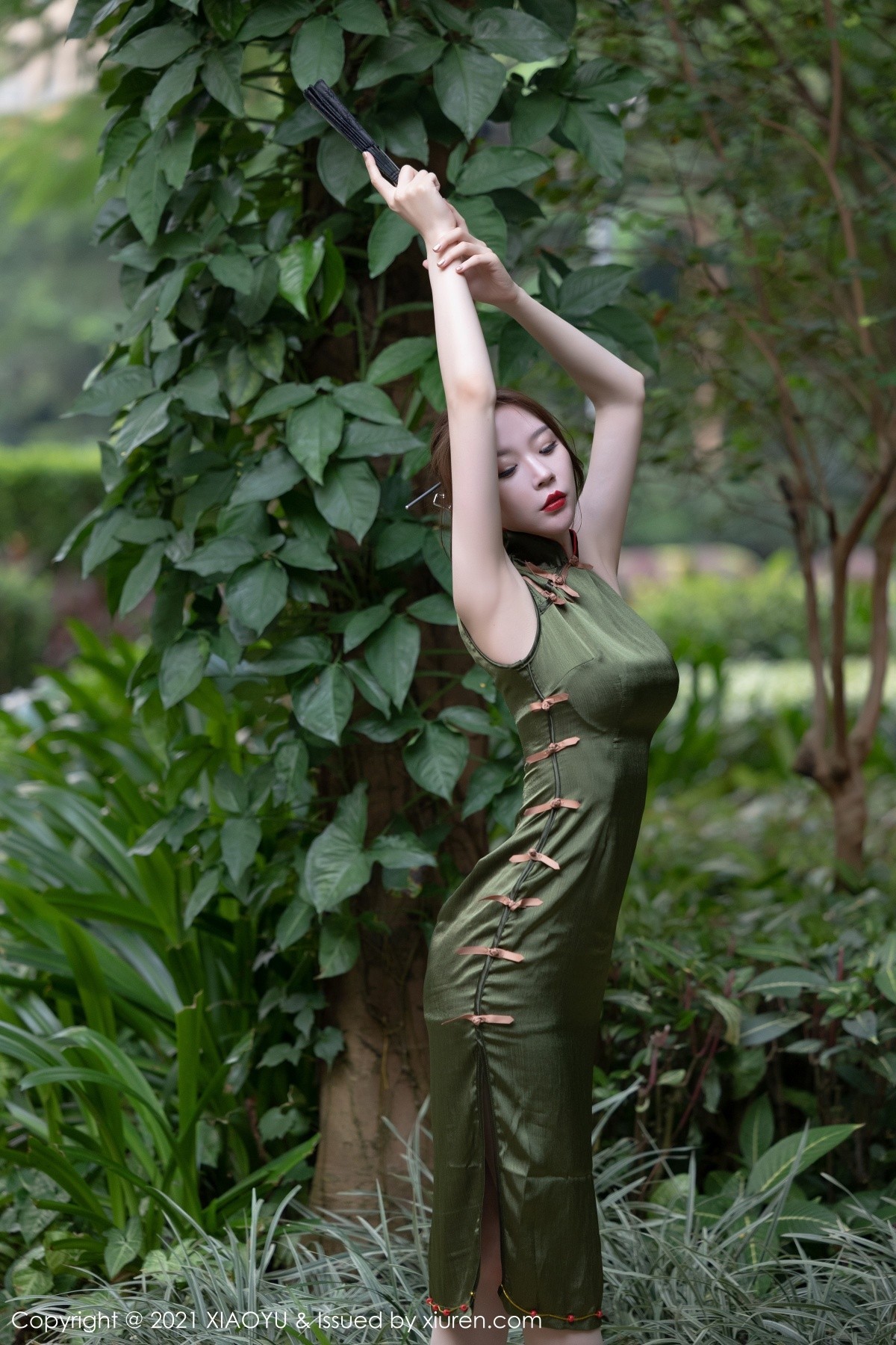 Jpxgyw.com_[XiaoYu画语界]Vol.637_模特梦心月私房浴室脱韵味旗袍露鲜红诱人肚兜惹火诱惑写真88P
