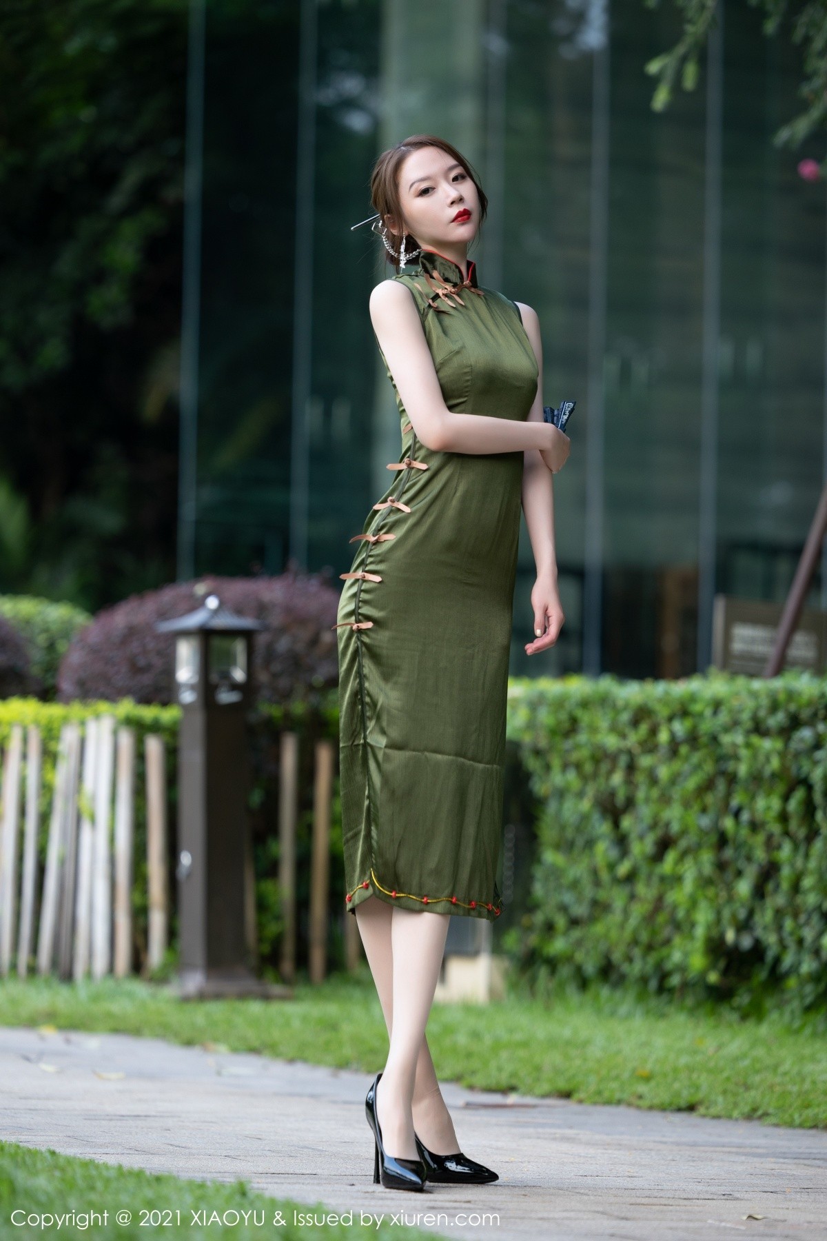 Jpxgyw.com_[XiaoYu画语界]Vol.637_模特梦心月私房浴室脱韵味旗袍露鲜红诱人肚兜惹火诱惑写真88P