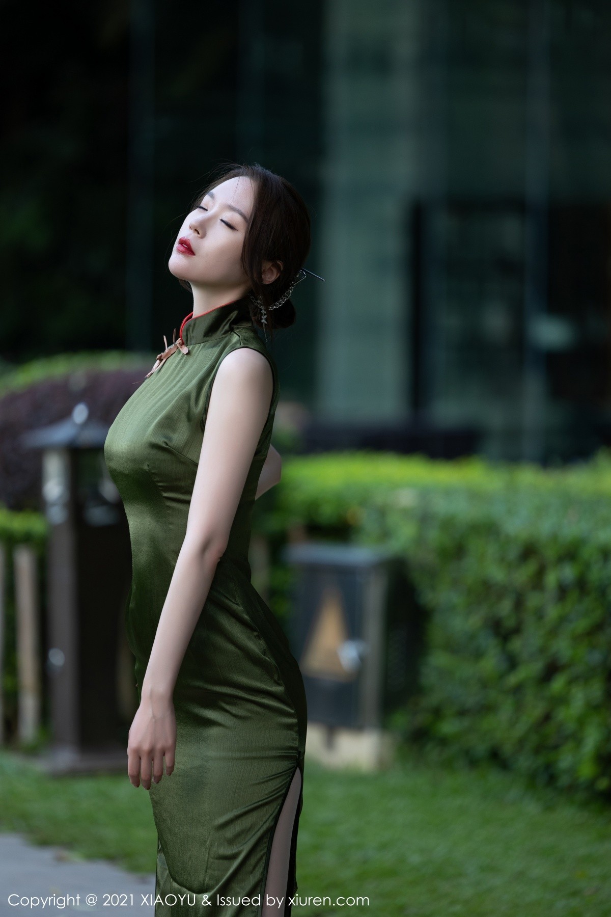 Jpxgyw.com_[XiaoYu画语界]Vol.637_模特梦心月私房浴室脱韵味旗袍露鲜红诱人肚兜惹火诱惑写真88P