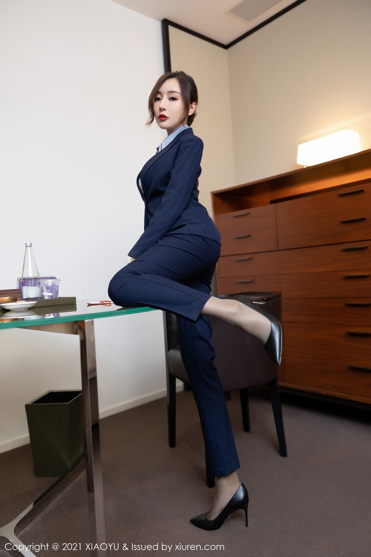 Jpxgyw.com_[XiaoYu画语界]Vol.639_女神王馨瑶yanni典雅职业OL主题半脱秀完美身材诱惑写真73P