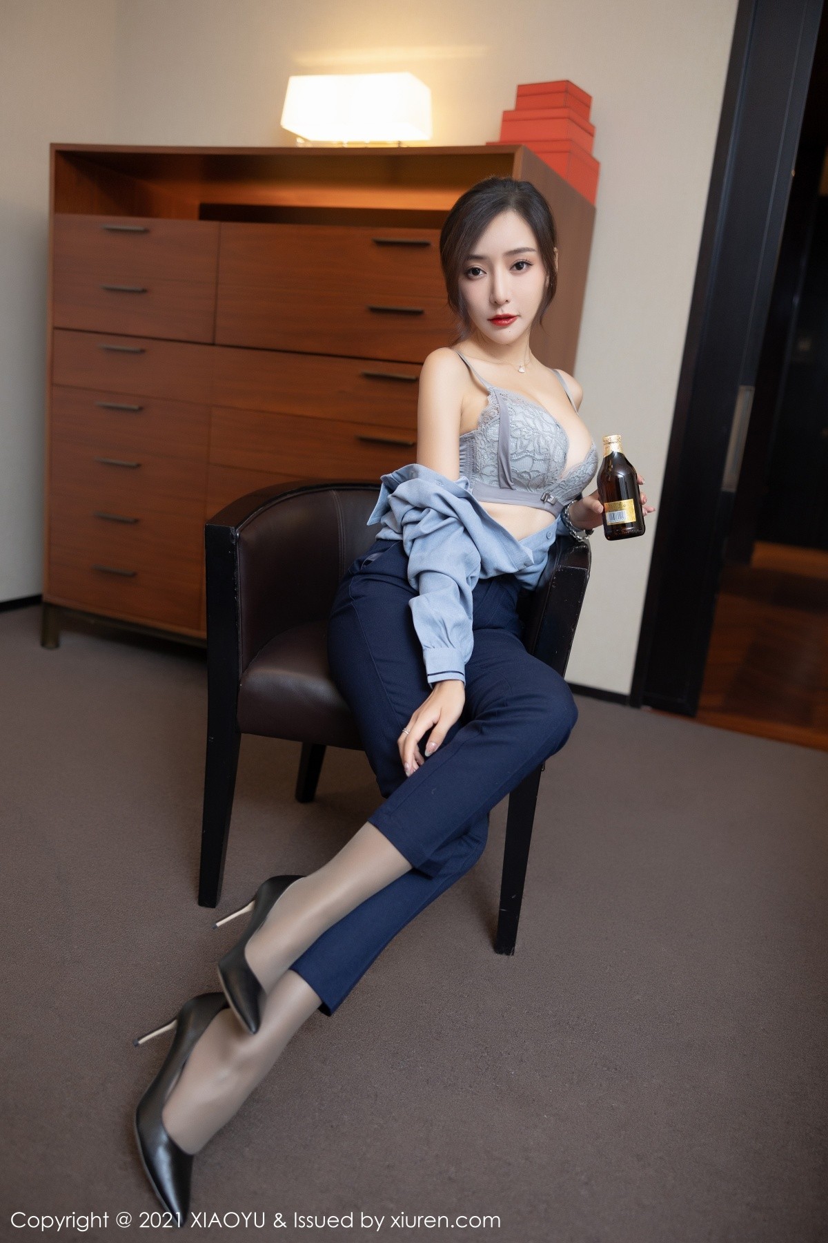 Jpxgyw.com_[XiaoYu画语界]Vol.639_女神王馨瑶yanni典雅职业OL主题半脱秀完美身材诱惑写真73P
