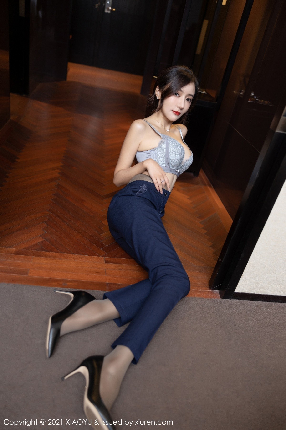Jpxgyw.com_[XiaoYu画语界]Vol.639_女神王馨瑶yanni典雅职业OL主题半脱秀完美身材诱惑写真73P