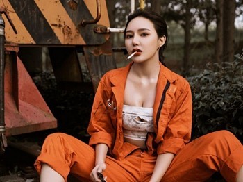 Vol.729_车模文静儿机车女郎主题户外低胸套装露豪乳撩人骚扰写真19P
