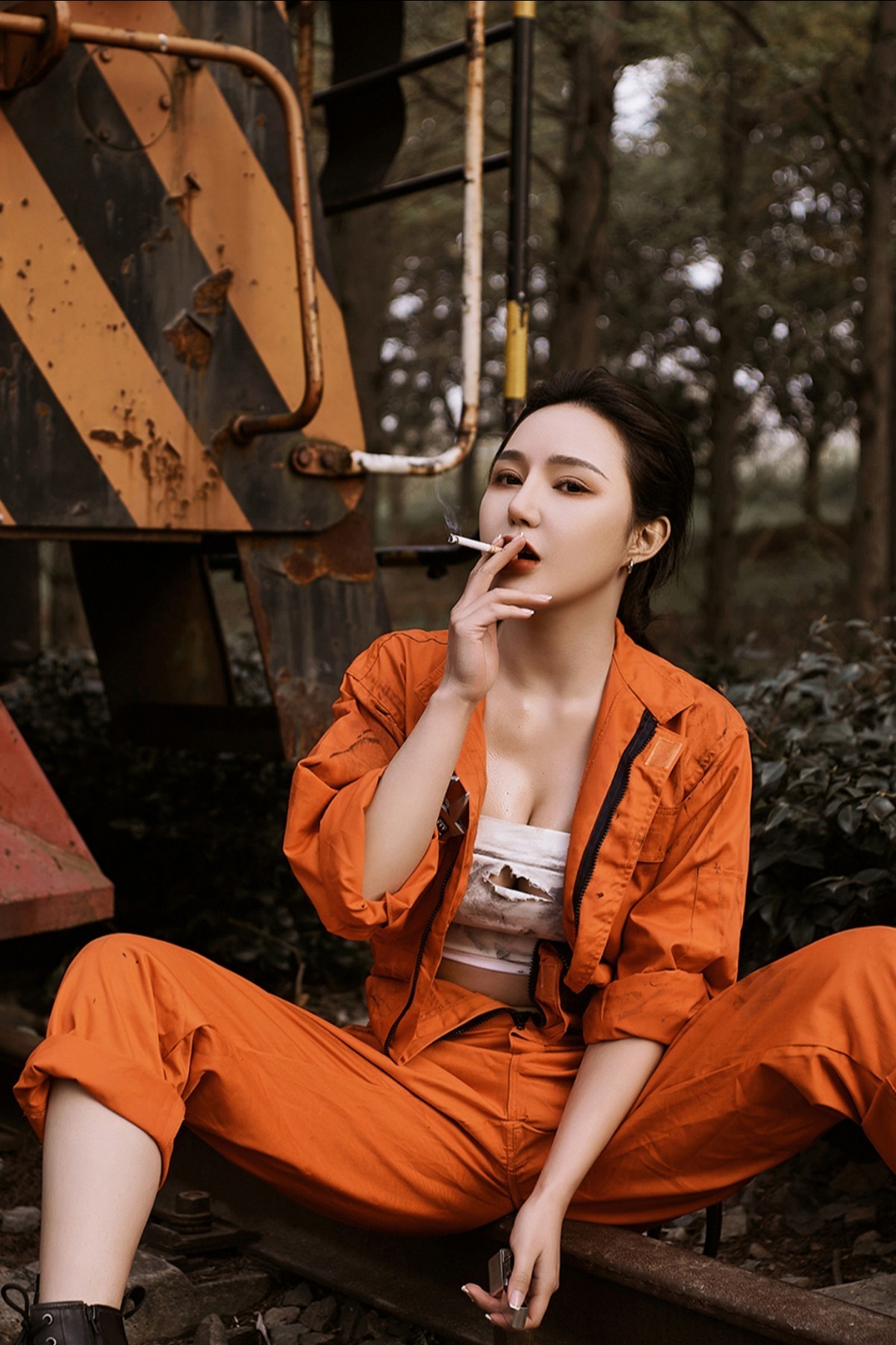 Jpxgyw.com_[YouMi尤蜜]Vol.729_模特文静儿机车女郎主题户外低胸套装露豪乳撩人诱惑写真19P