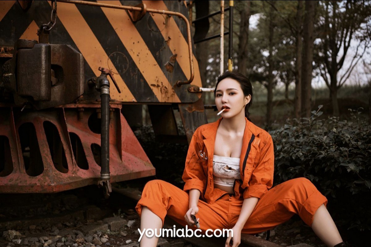 Jpxgyw.com_[YouMi尤蜜]Vol.729_模特文静儿机车女郎主题户外低胸套装露豪乳撩人诱惑写真19P