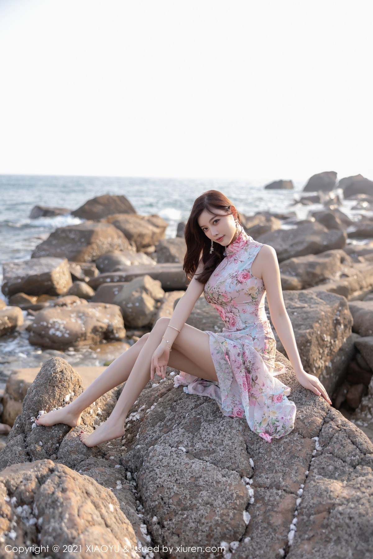 Jpxgyw.com_[XiaoYu画语界]Vol.650_女神杨晨晨sugar青岛旅拍私房脱绒毛连身裙秀翘臀美腿诱惑写真79P