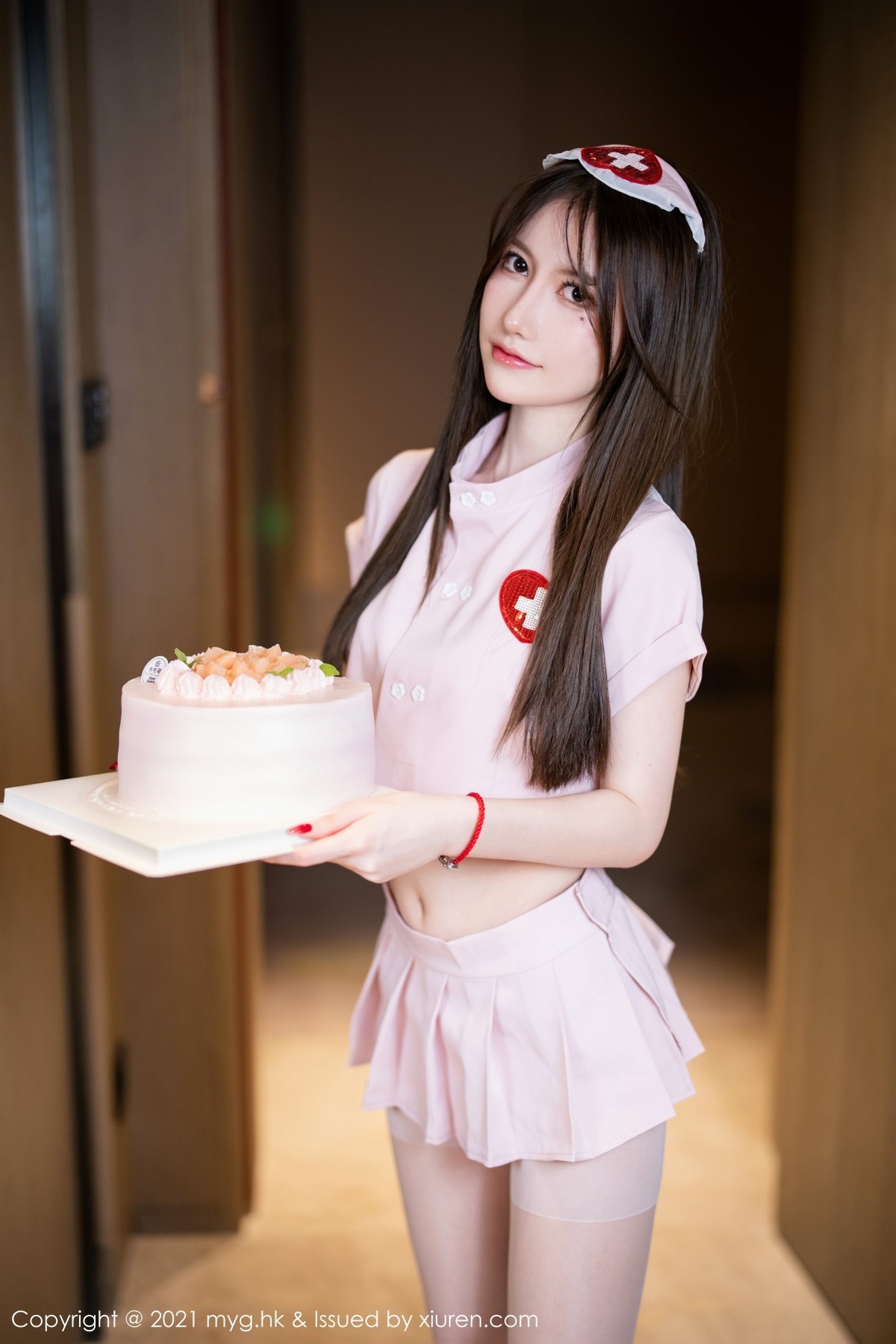 Jpxgyw.com_[MyGirl美媛馆]Vol.615_模特美桃酱长三角旅拍粉色护士制服配开档肉丝秀翘臀诱惑写真85P