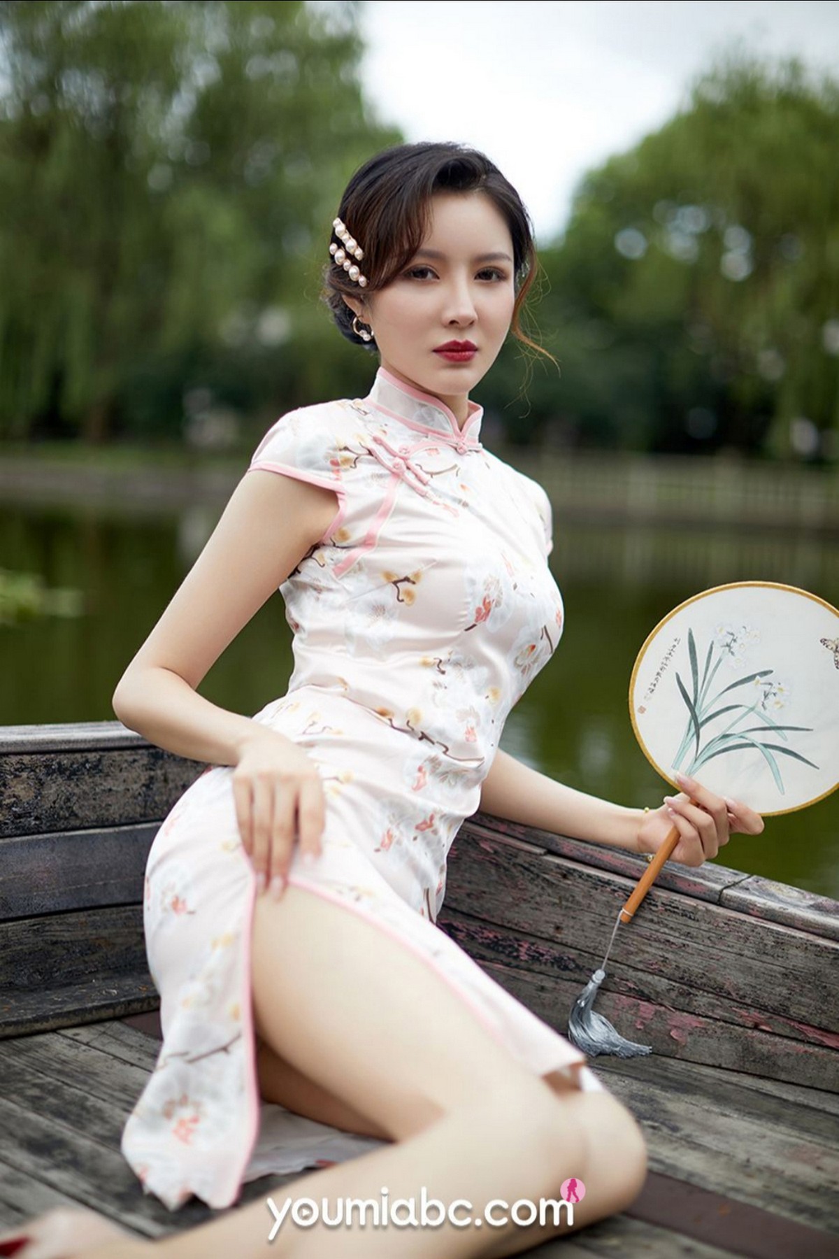 Jpxgyw.com_[YouMi尤蜜]Vol.739_模特黄金宝儿私房脱古韵旗袍露酒红色性感内衣完美诱惑写真33P
