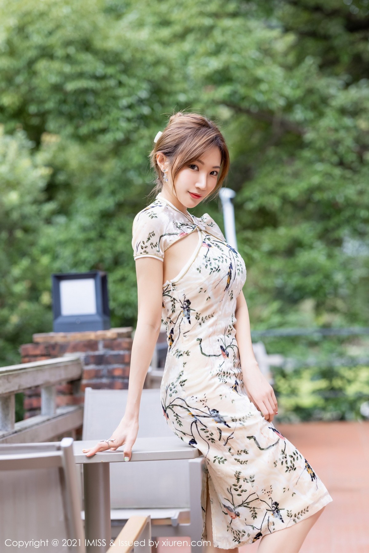 Jpxgyw.com_[IMISS爱蜜社]Vol.633_女神小狐狸Kathryn心愿旅拍性感旗袍配肉丝裤袜迷人诱惑写真49P