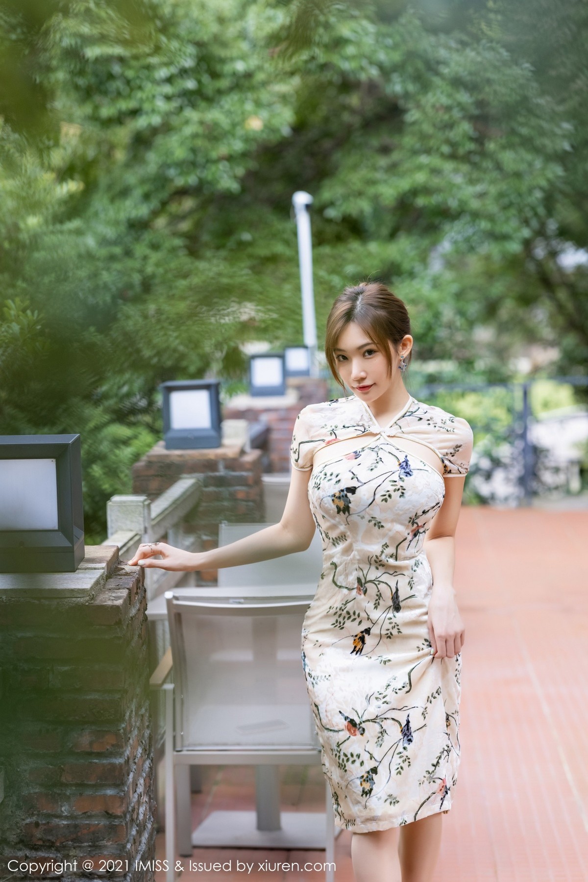 Jpxgyw.com_[IMISS爱蜜社]Vol.633_女神小狐狸Kathryn心愿旅拍性感旗袍配肉丝裤袜迷人诱惑写真49P