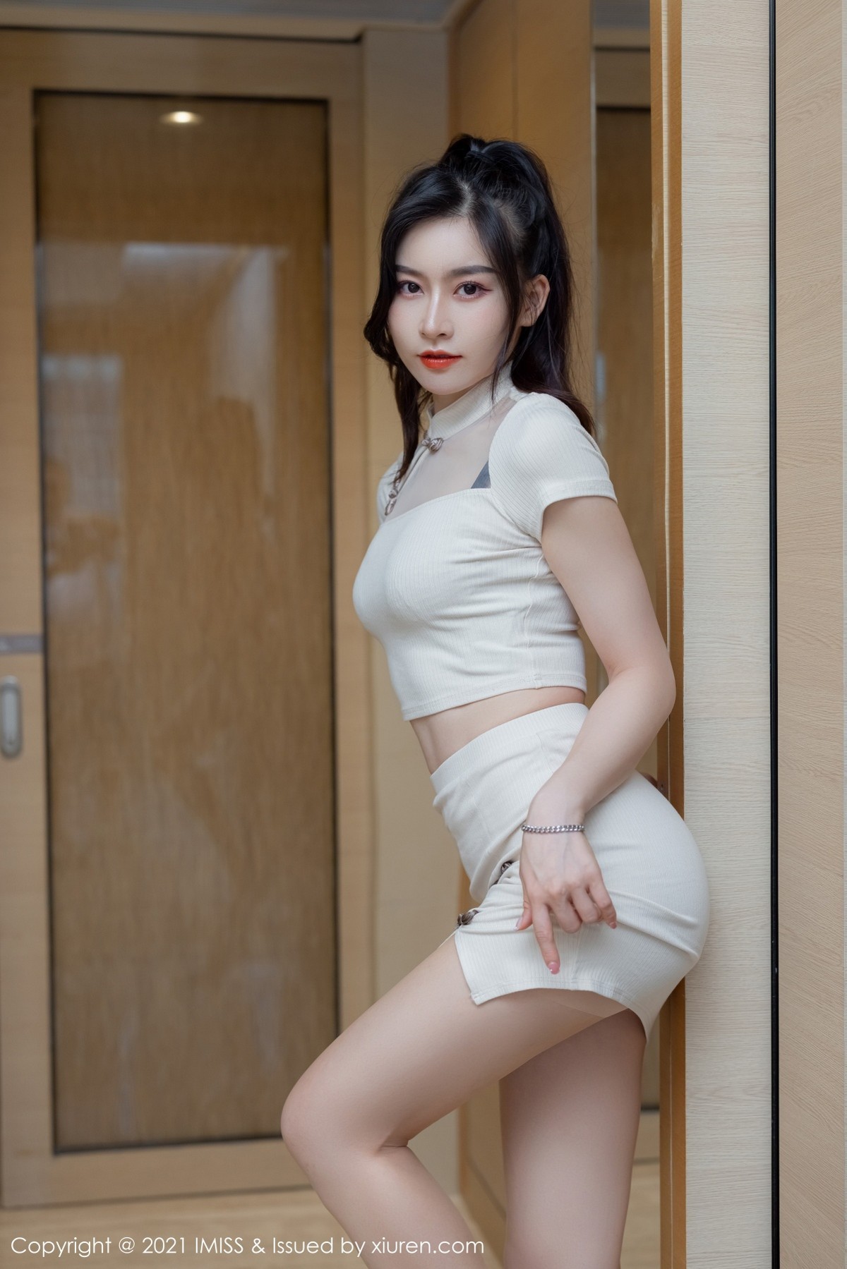 Jpxgyw.com_[IMISS爱蜜社]Vol.634_气质美女Vanessa私房脱典雅制服露性感黑色内衣完美诱惑写真56P