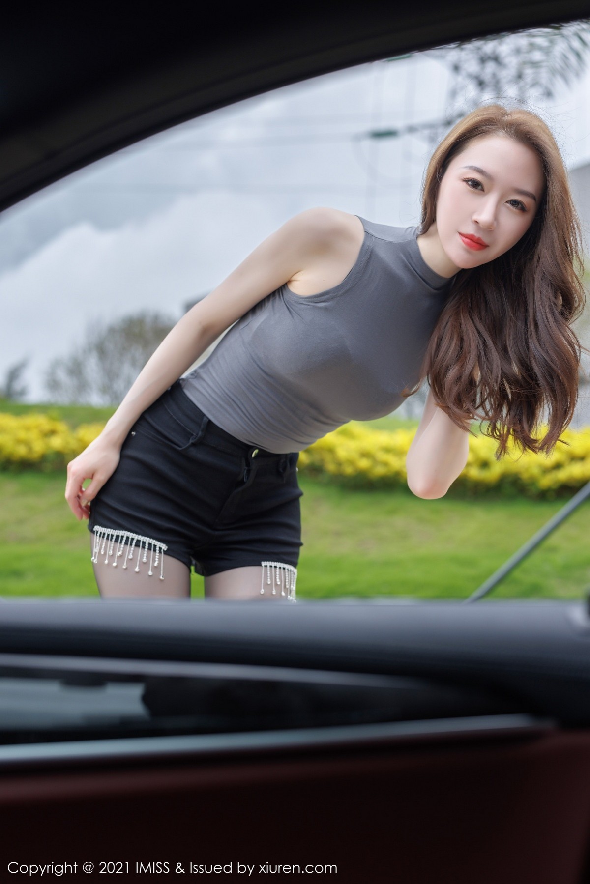 Jpxgyw.com_[IMISS爱蜜社]Vol.641_模特梦心月心愿旅拍户外车拍主题半脱露性感内衣迷人诱惑写真53P