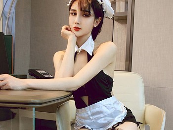 No.2210_车模阿依努尔瓦娅私人性感女佣装配黑色丝袜吊袜撩人骚扰写真35P