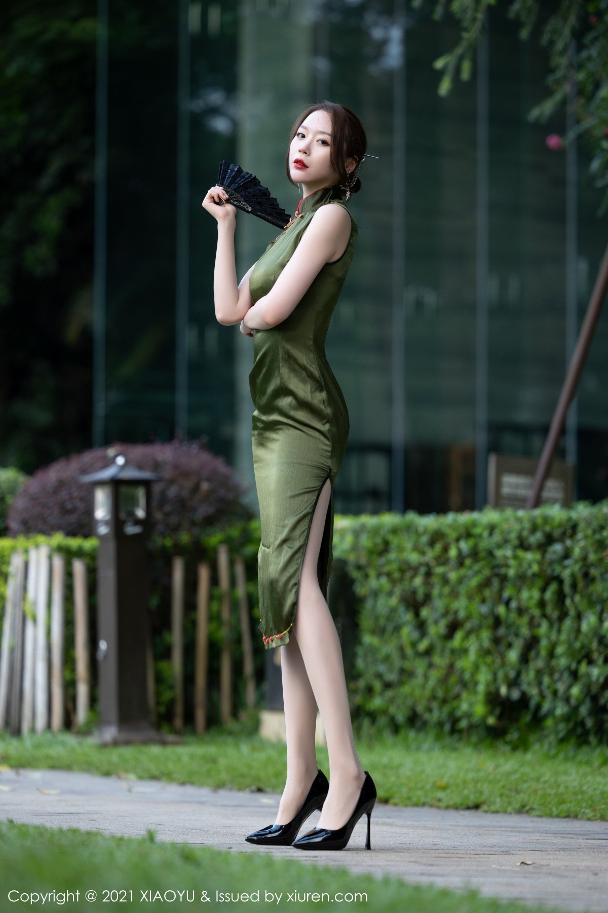 Jpxgyw.com_[XiaoYu画语界]Vol.637_模特梦心月私房浴室脱韵味旗袍露鲜红诱人肚兜惹火诱惑写真88P