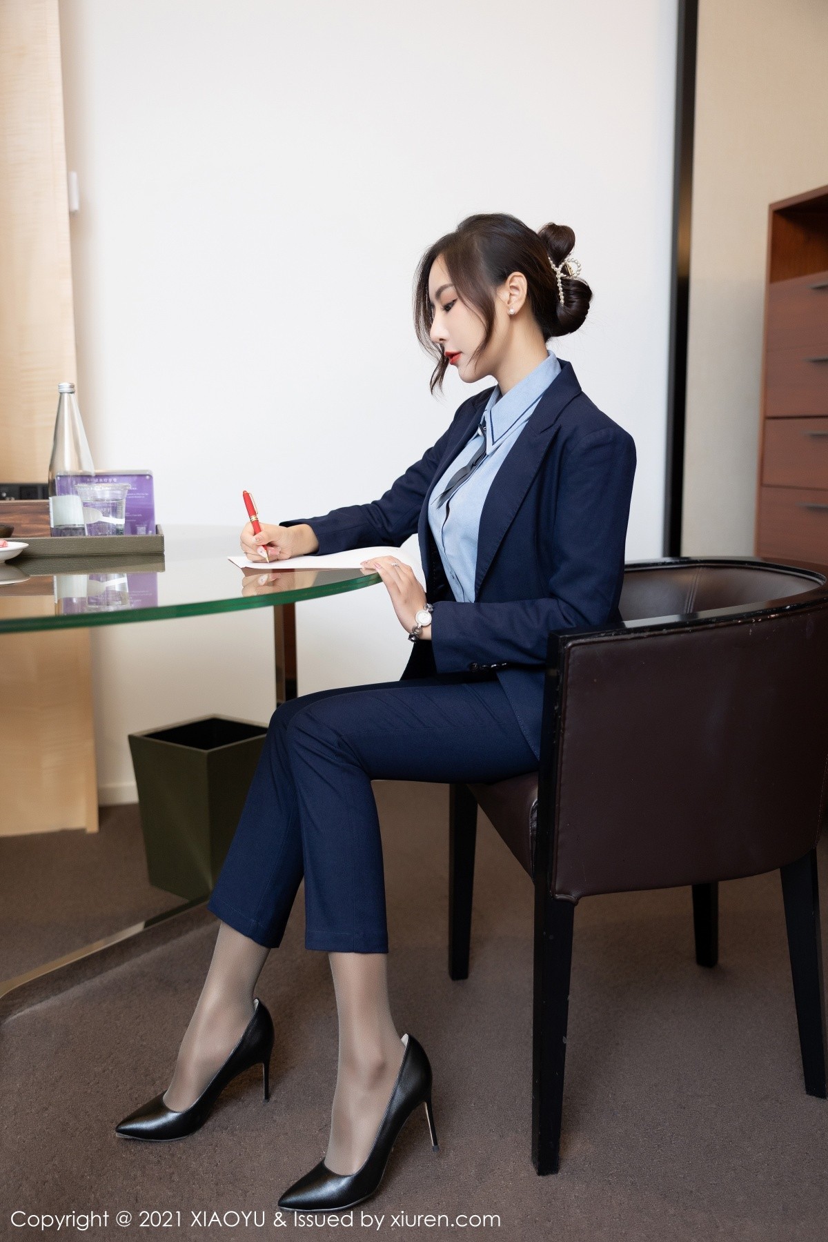 Jpxgyw.com_[XiaoYu画语界]Vol.639_女神王馨瑶yanni典雅职业OL主题半脱秀完美身材诱惑写真73P