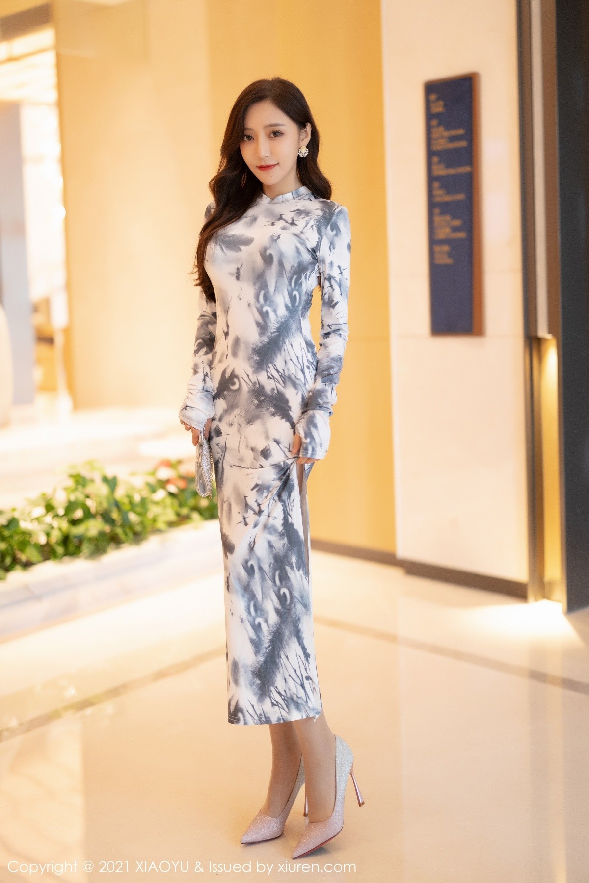 Jpxgyw.com_[XiaoYu画语界]Vol.652_女神王馨瑶yanni优雅长裙半撩露性感内衣肉丝裤袜极致魅惑写真71P