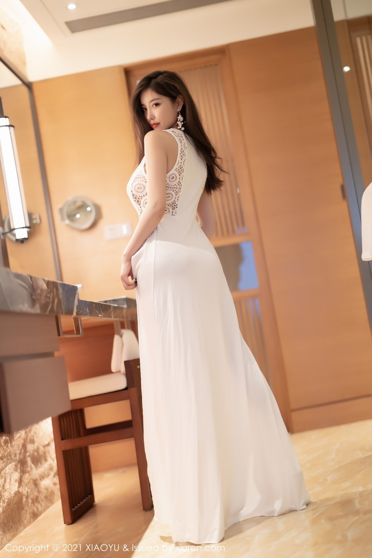 Jpxgyw.com_[XiaoYu画语界]Vol.653_女神杨晨晨sugar广西心愿旅拍浴室情趣长裙配开档肉丝诱惑写真84P