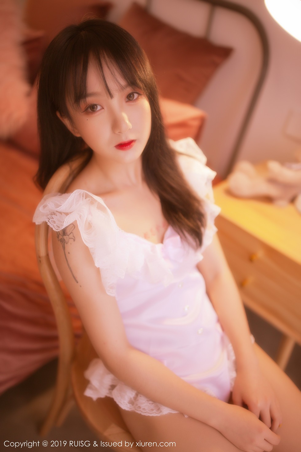 Jpxgyw.com_[RUISG瑞丝馆]VOL.085_新人妹子小葡萄miki私房梦幻光线诱人蕾丝内衣唯美诱惑写真43P