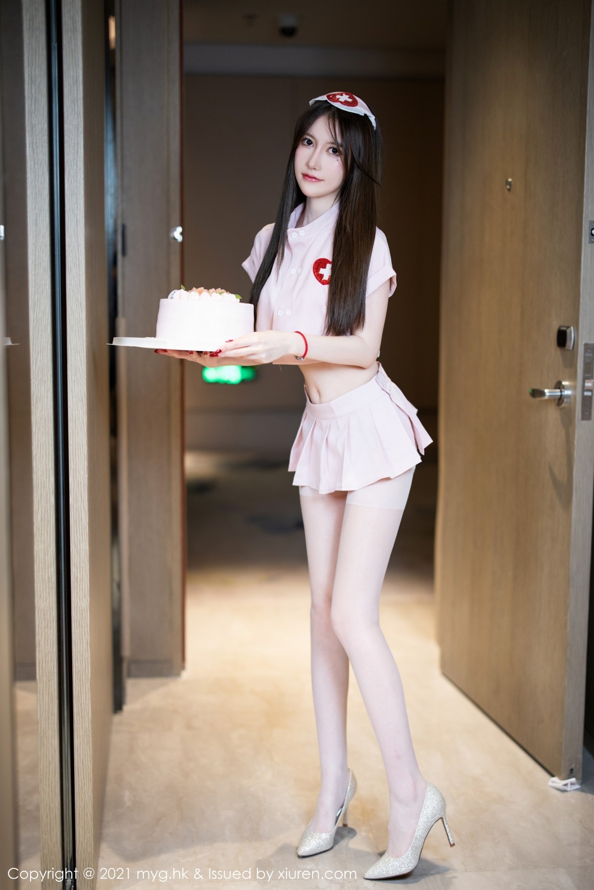 Jpxgyw.com_[MyGirl美媛馆]Vol.615_模特美桃酱长三角旅拍粉色护士制服配开档肉丝秀翘臀诱惑写真85P