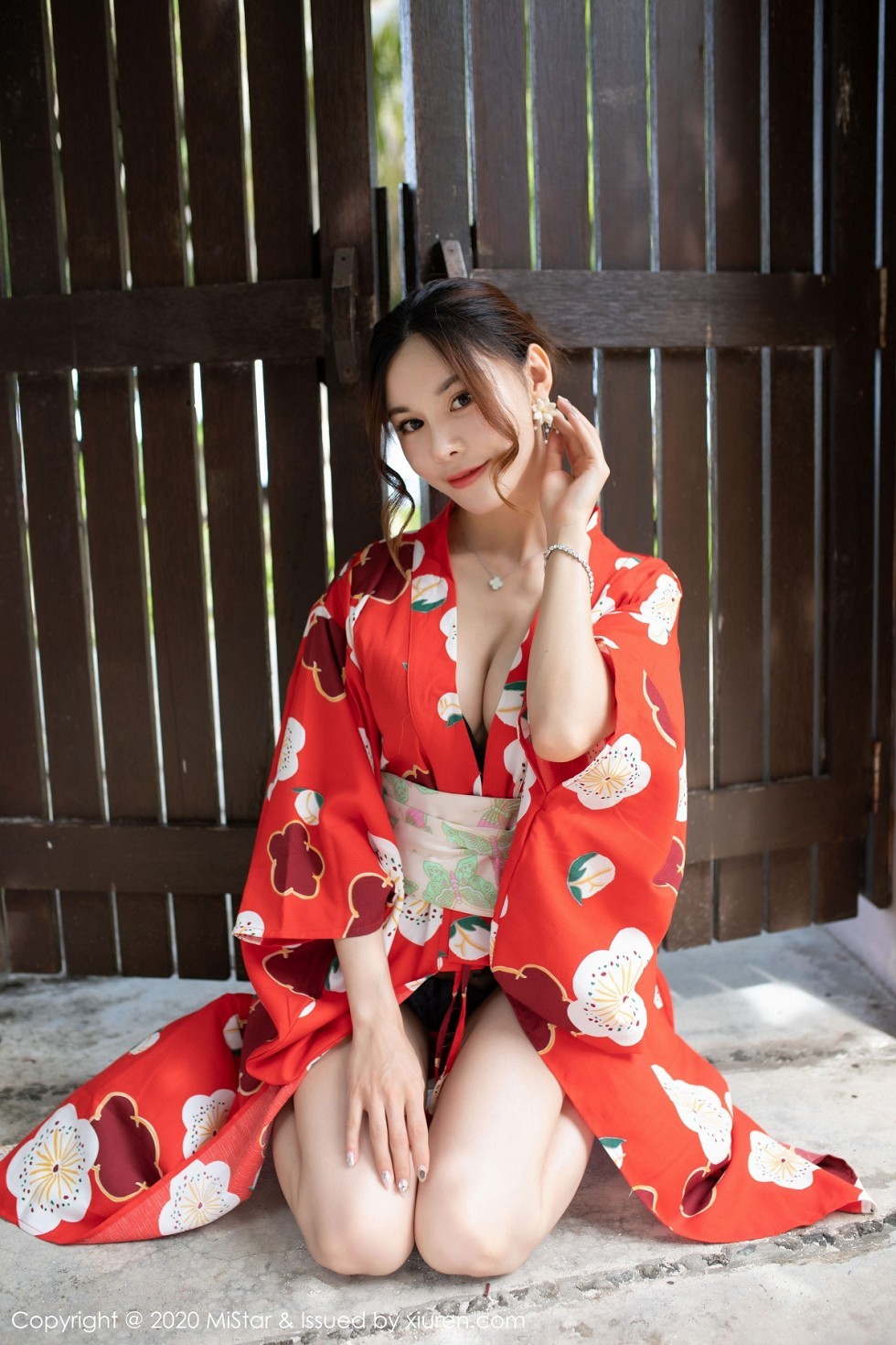 Jpxgyw.com_[MiStar魅妍社]Vol.326_嫩模沈佳熹私房鲜艳红色和服半露酥胸白嫩美腿诱惑写真45P