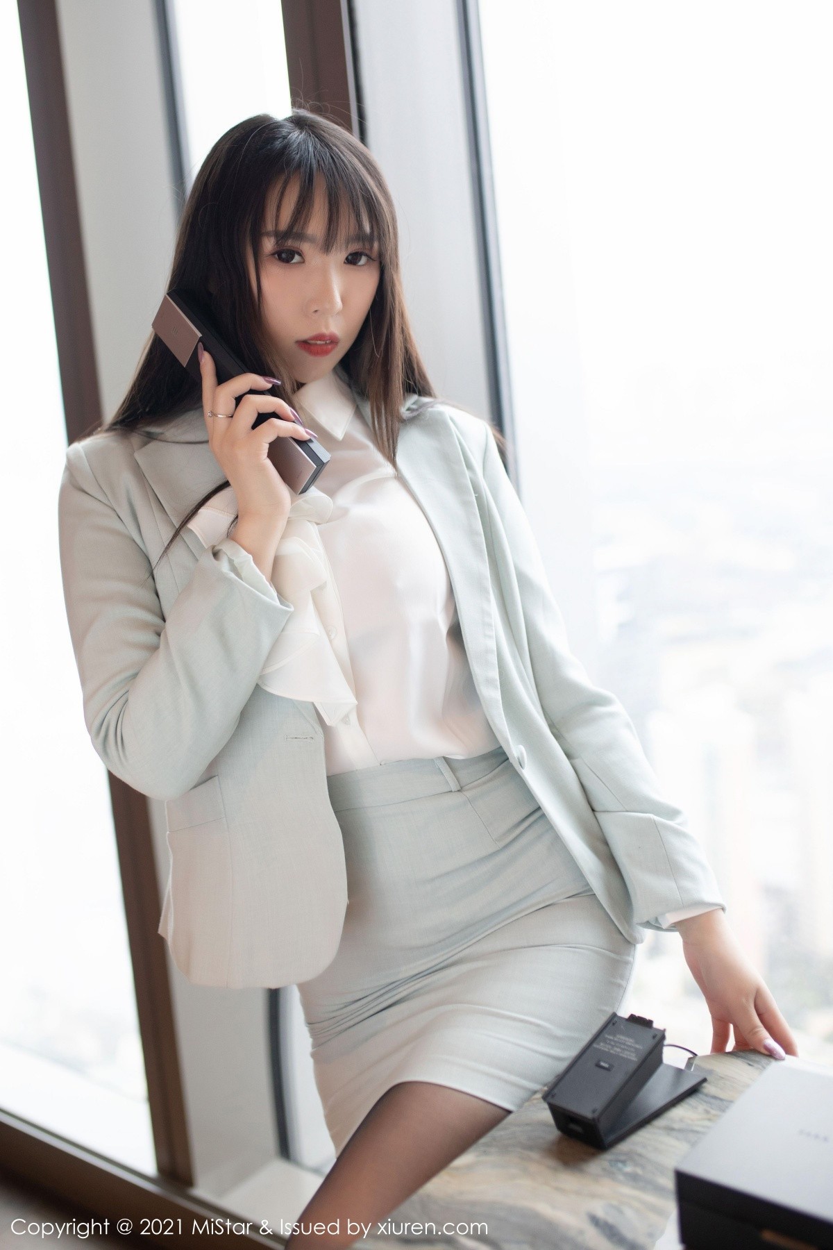 Jpxgyw.com_[MiStar魅妍社]Vol.328_嫩模小波多职场制服黑丝OL主题半撩露无内黑丝裤袜诱惑写真46P